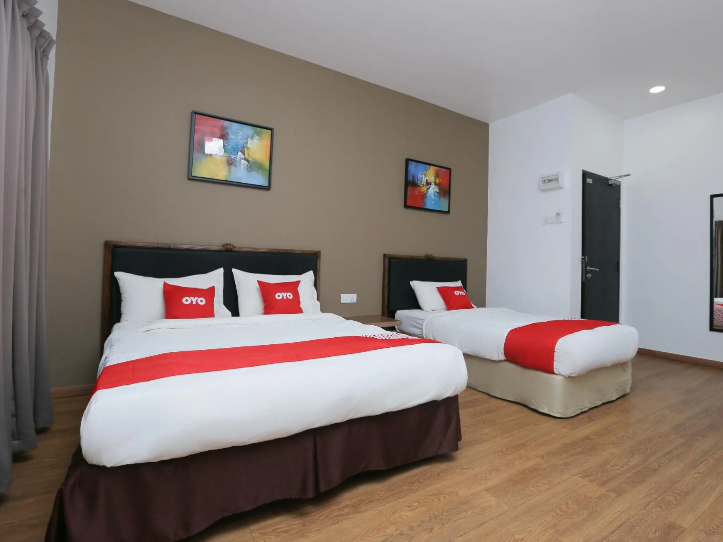 OYO 89915 East Mount Hotel