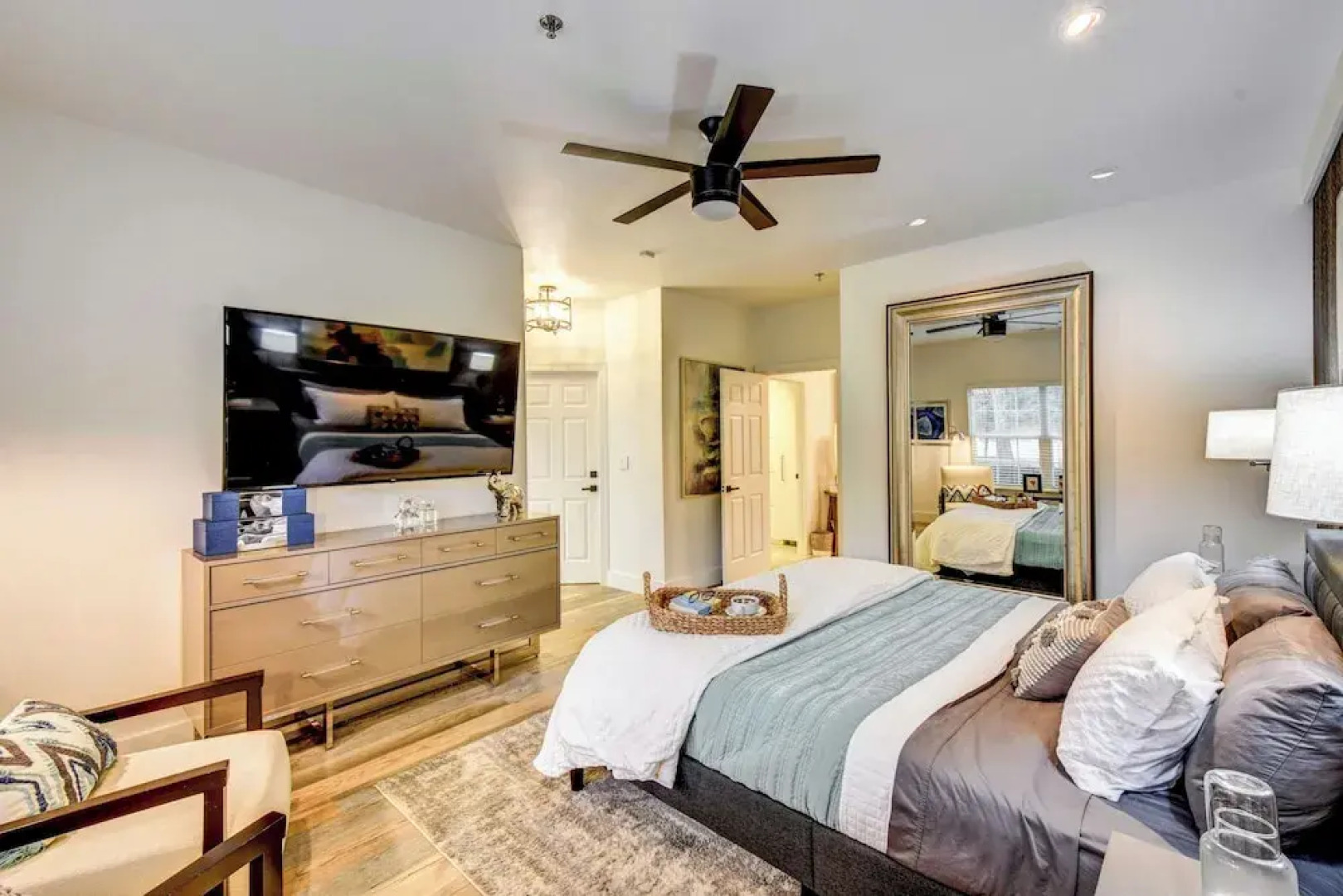 Modern Condo + Golf Course View, Near Hiking!