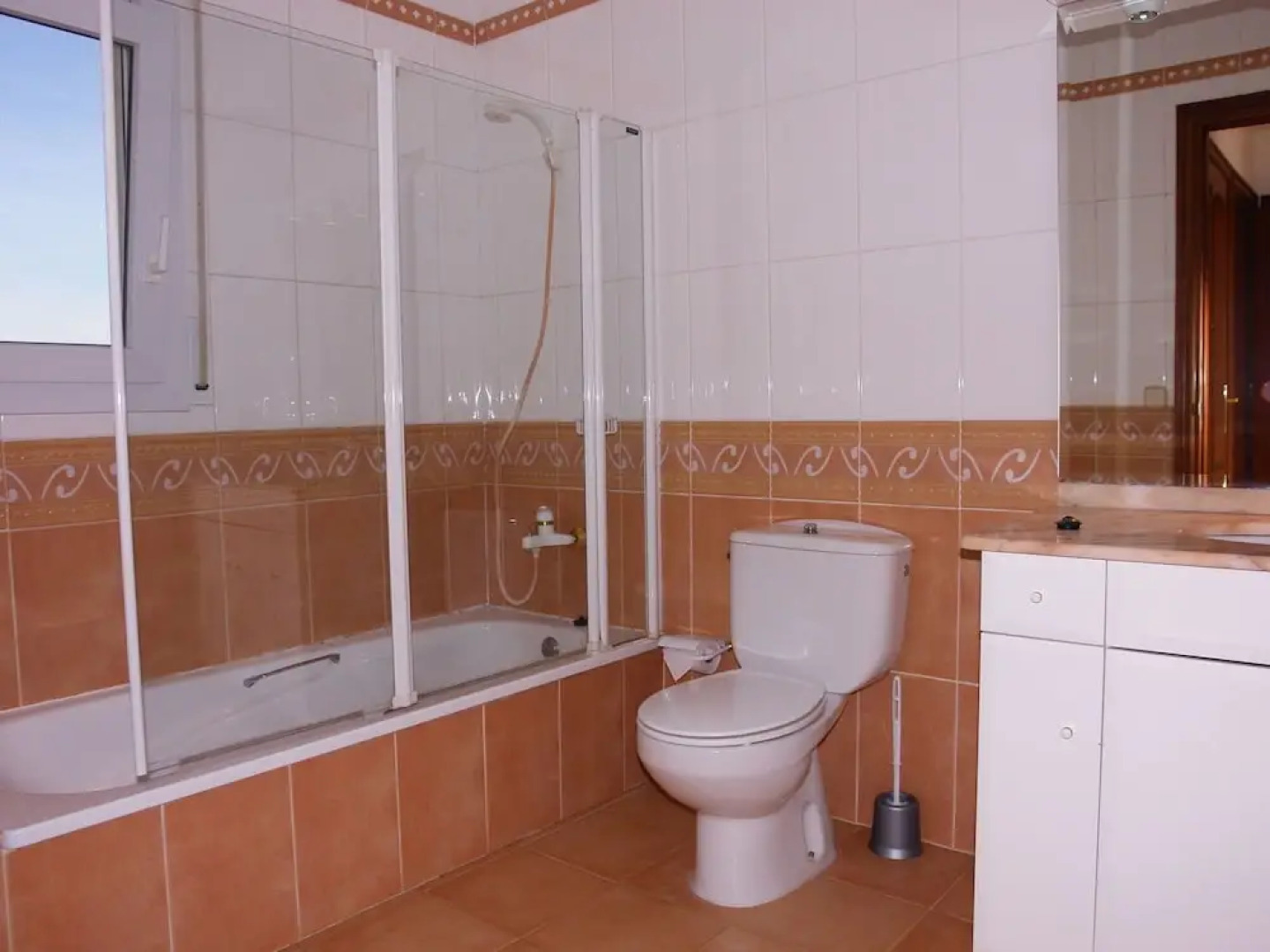 Spacious Villa in Vilacolum With Swimming Pool