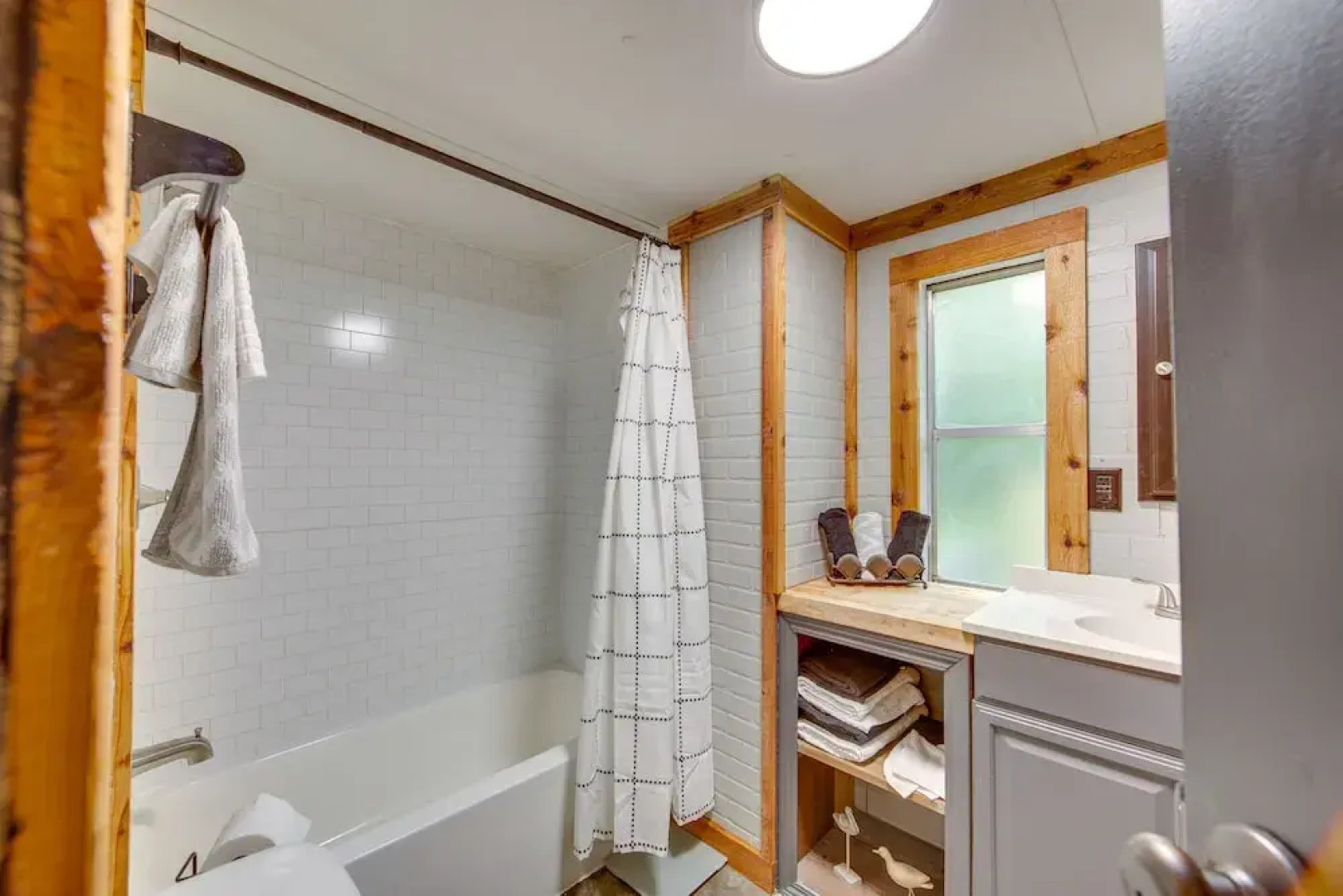 Hemphill Home w/ Community Perks < 1 Mi to Water!