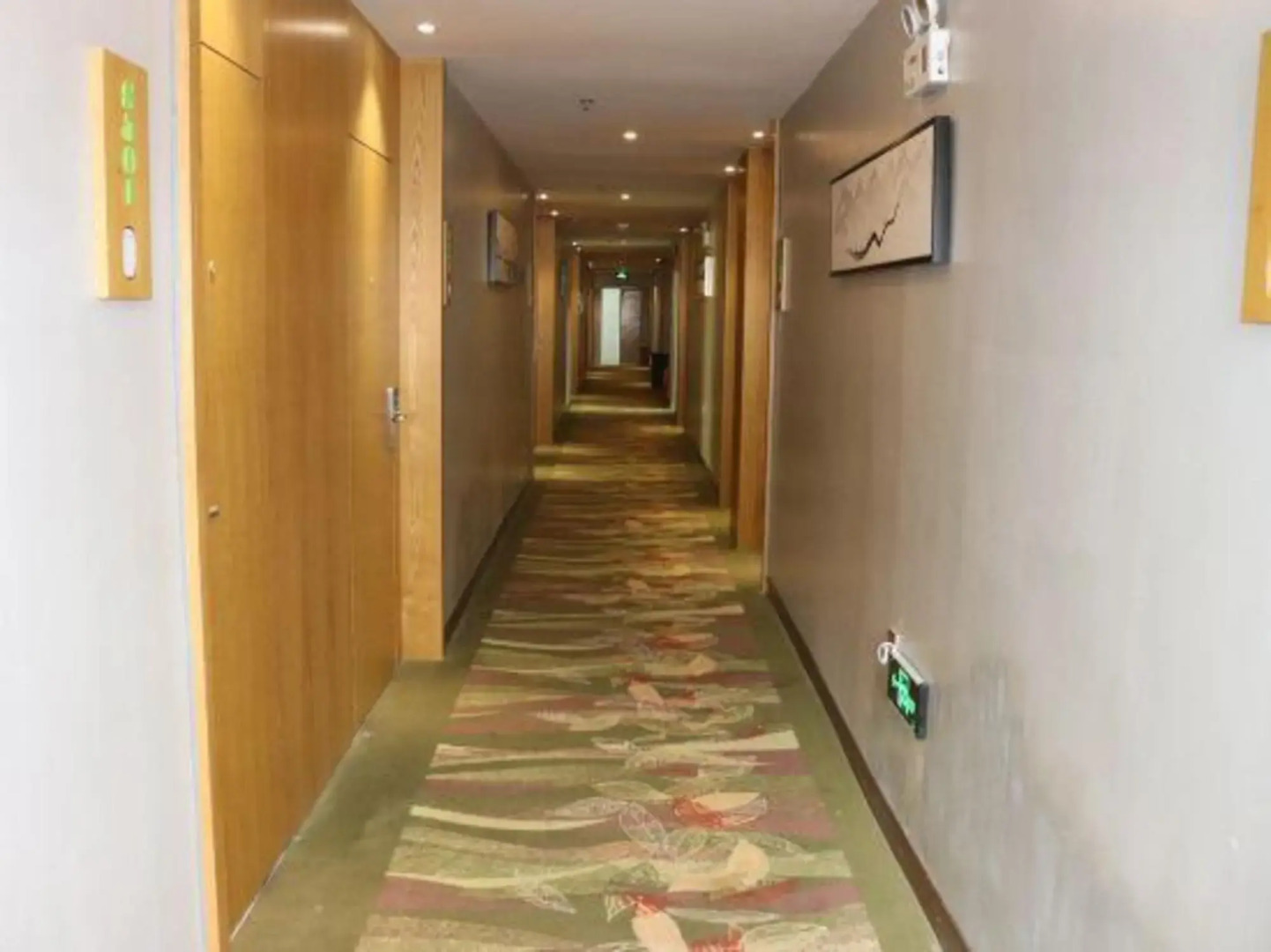 Young Trees Fashion Hotel