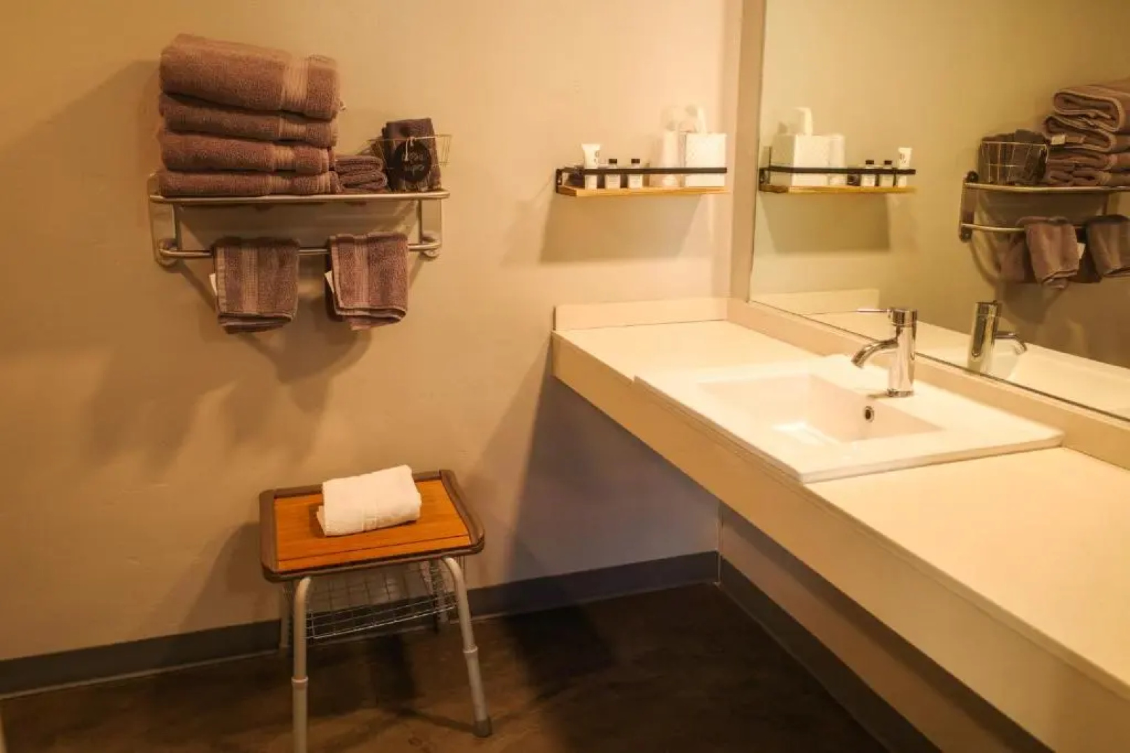 Americana Lodge