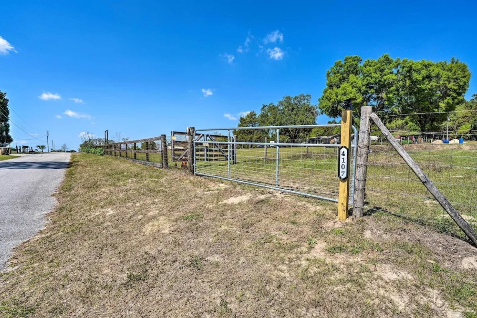 The Clubhouse - Lady Lake Farm Getaway!