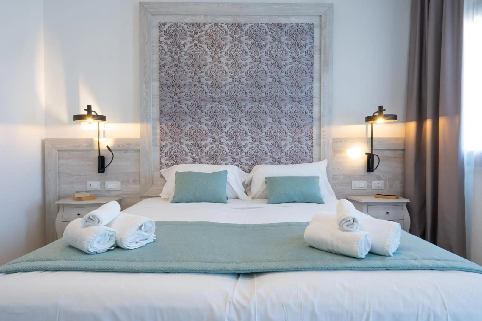 Отель Red Sun Village