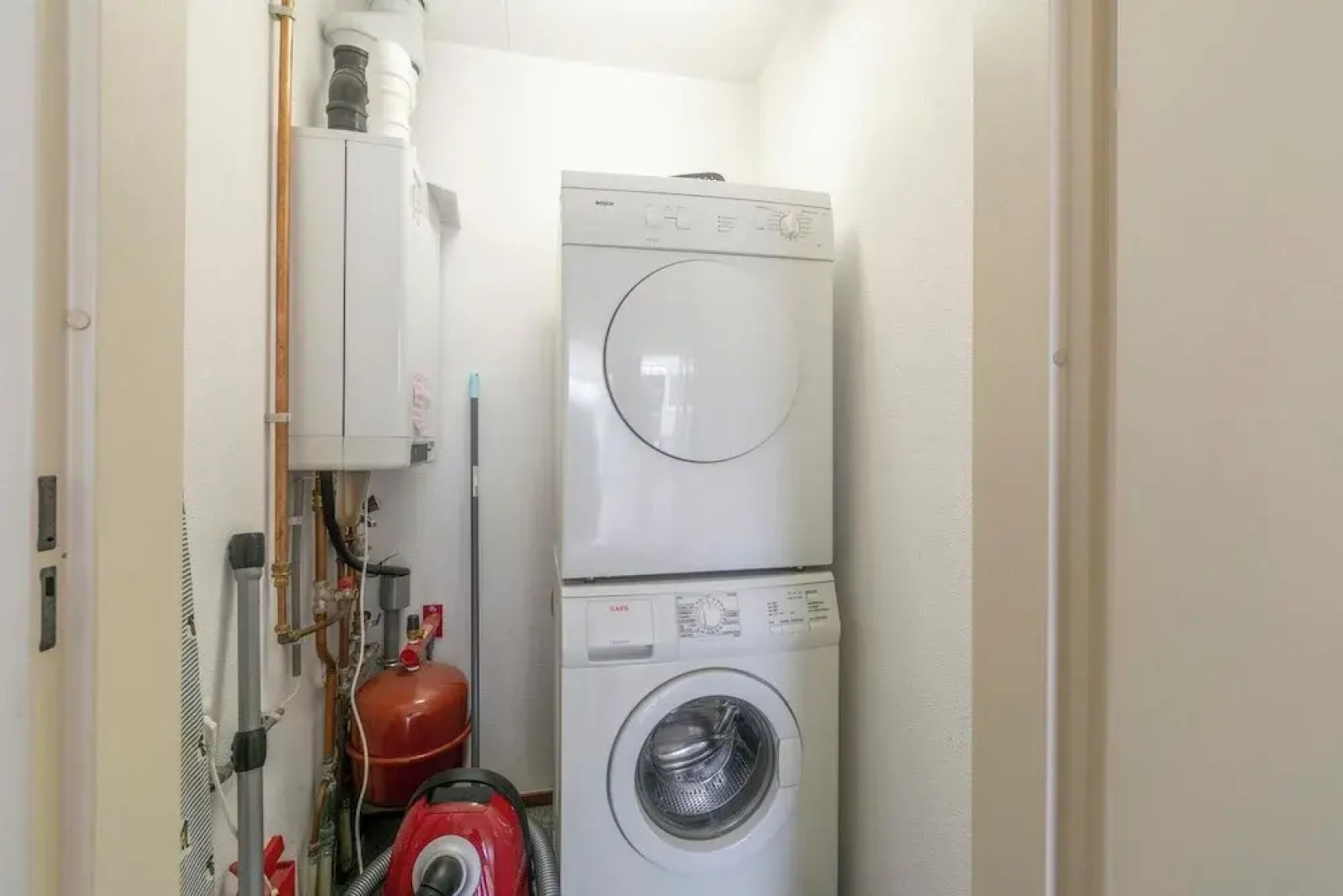 Bungalow With Sauna and Pool in Quiet Location