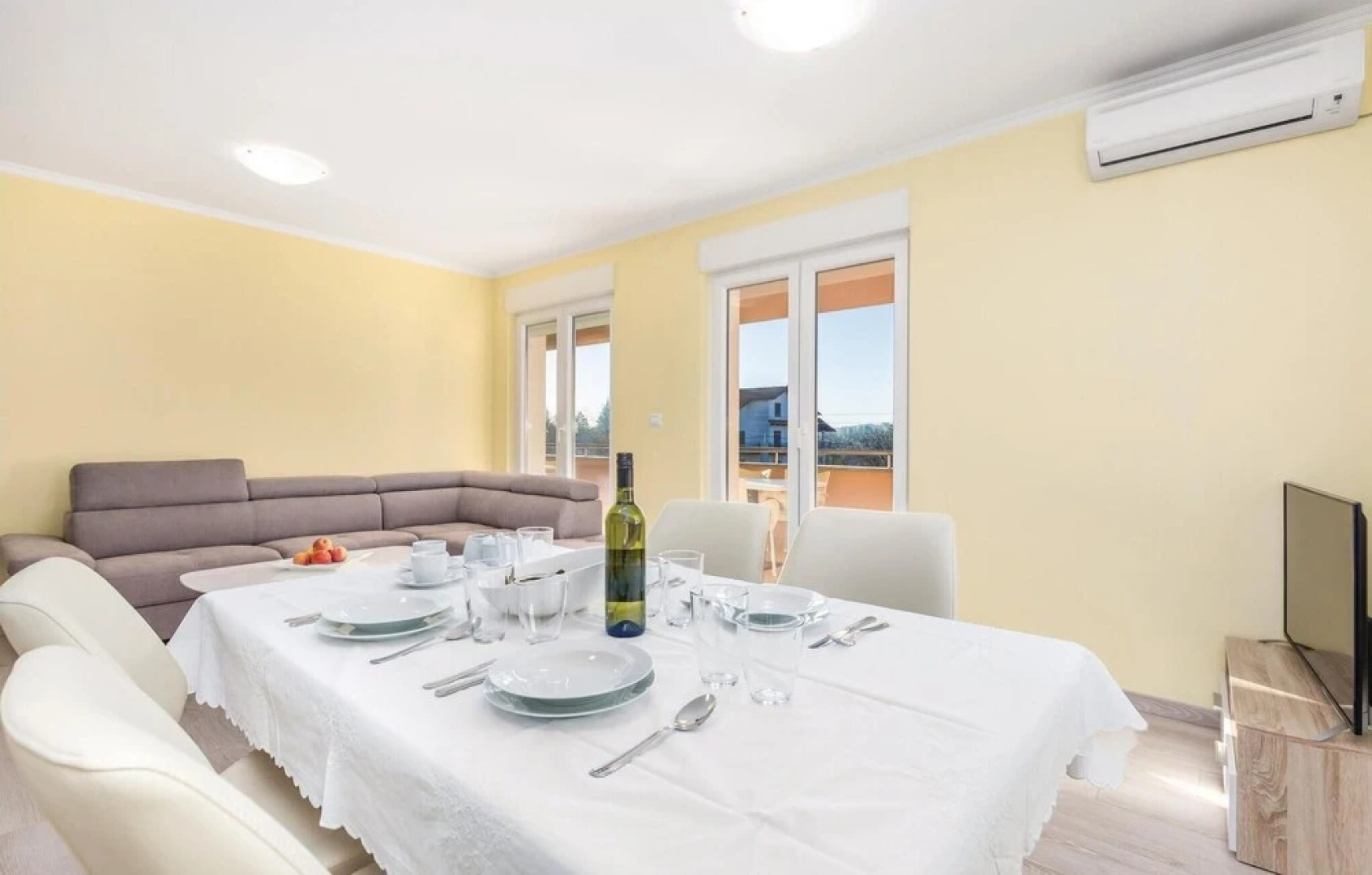 Nice Home in Cavle With Wifi and 2 Bedrooms