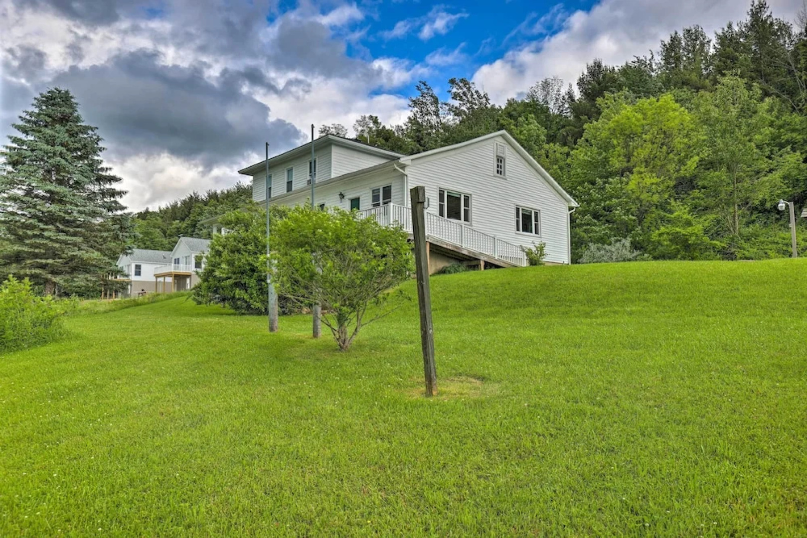 Apartment w/ Shared Deck & View of Cowanesque Lake