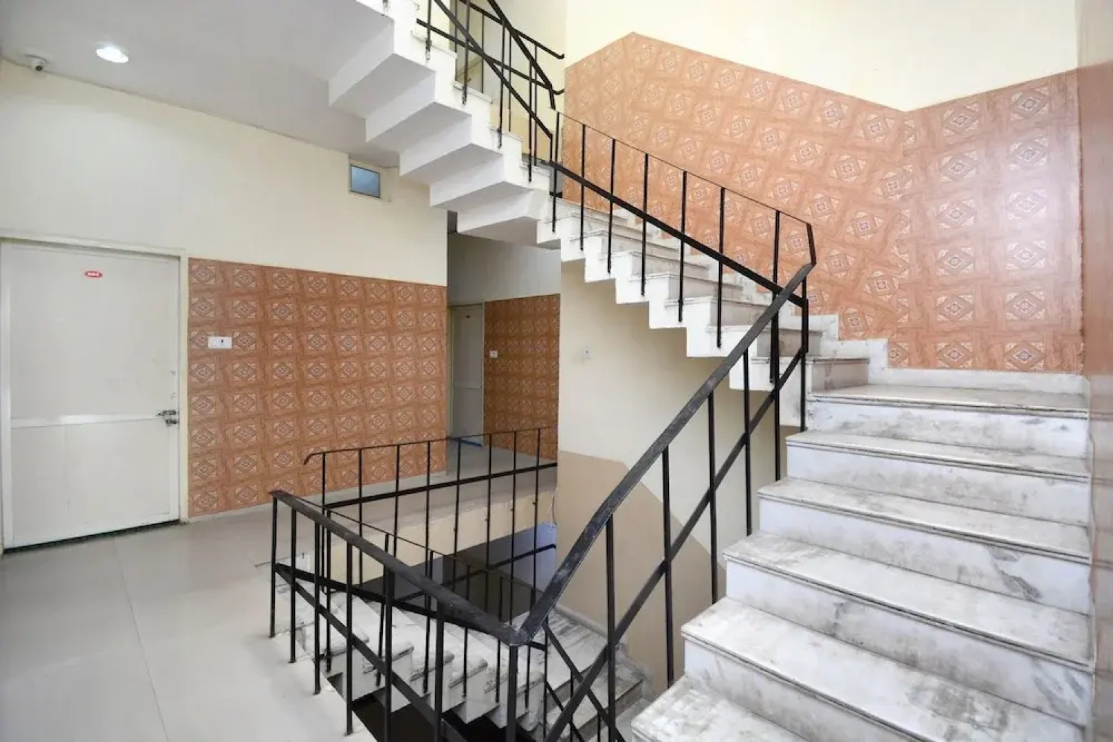 Oyo 33024 Urban Guest House