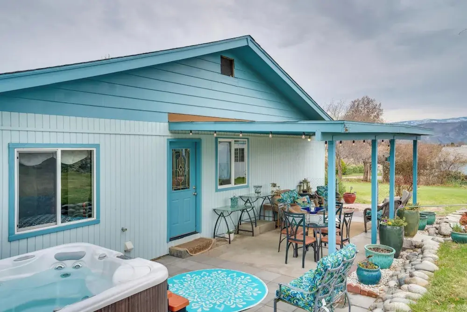 East Wenatchee Home w/ Yard & Hot Tub!