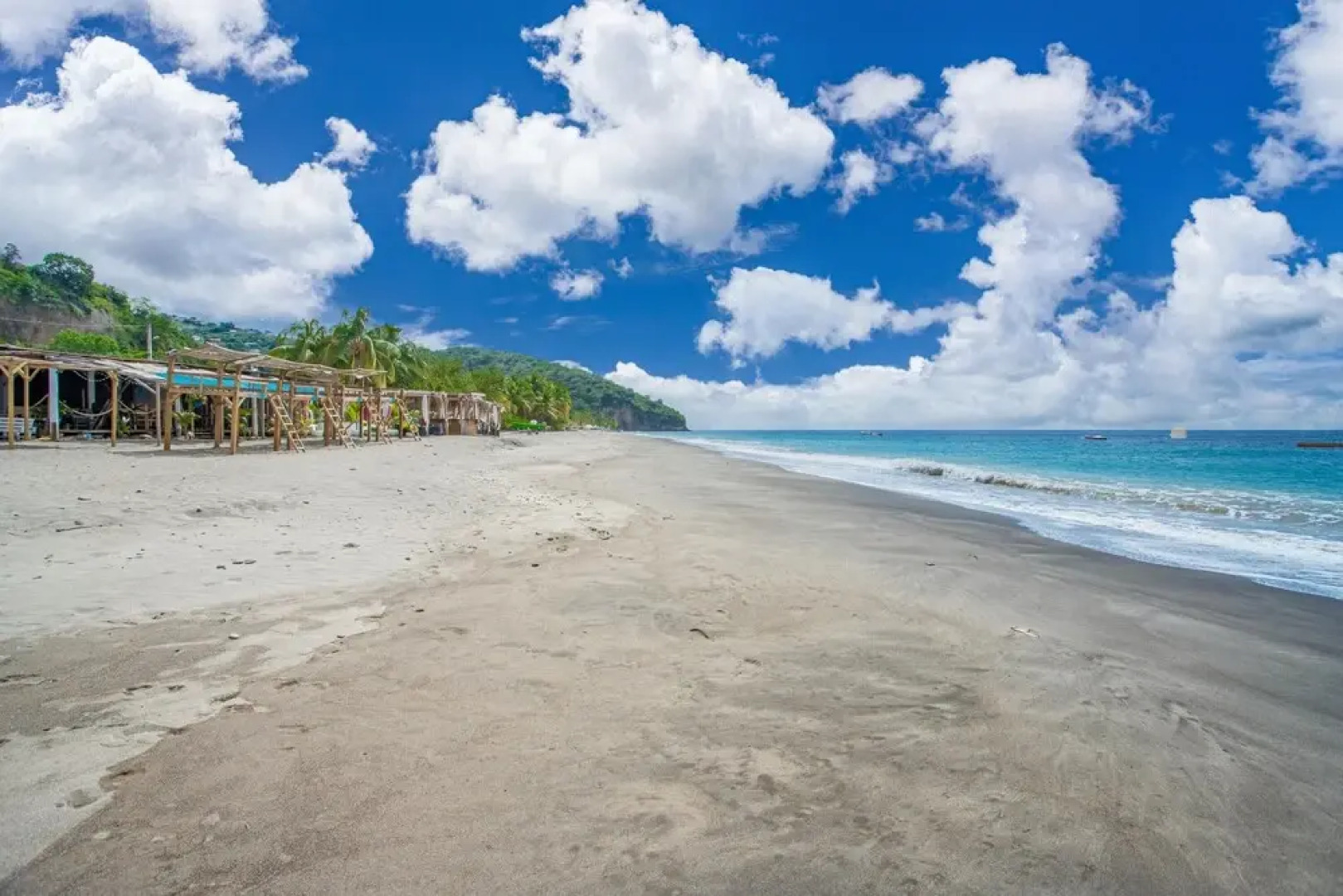 Apartment in a Bungalow on the Beach in Le Carbet Wonder