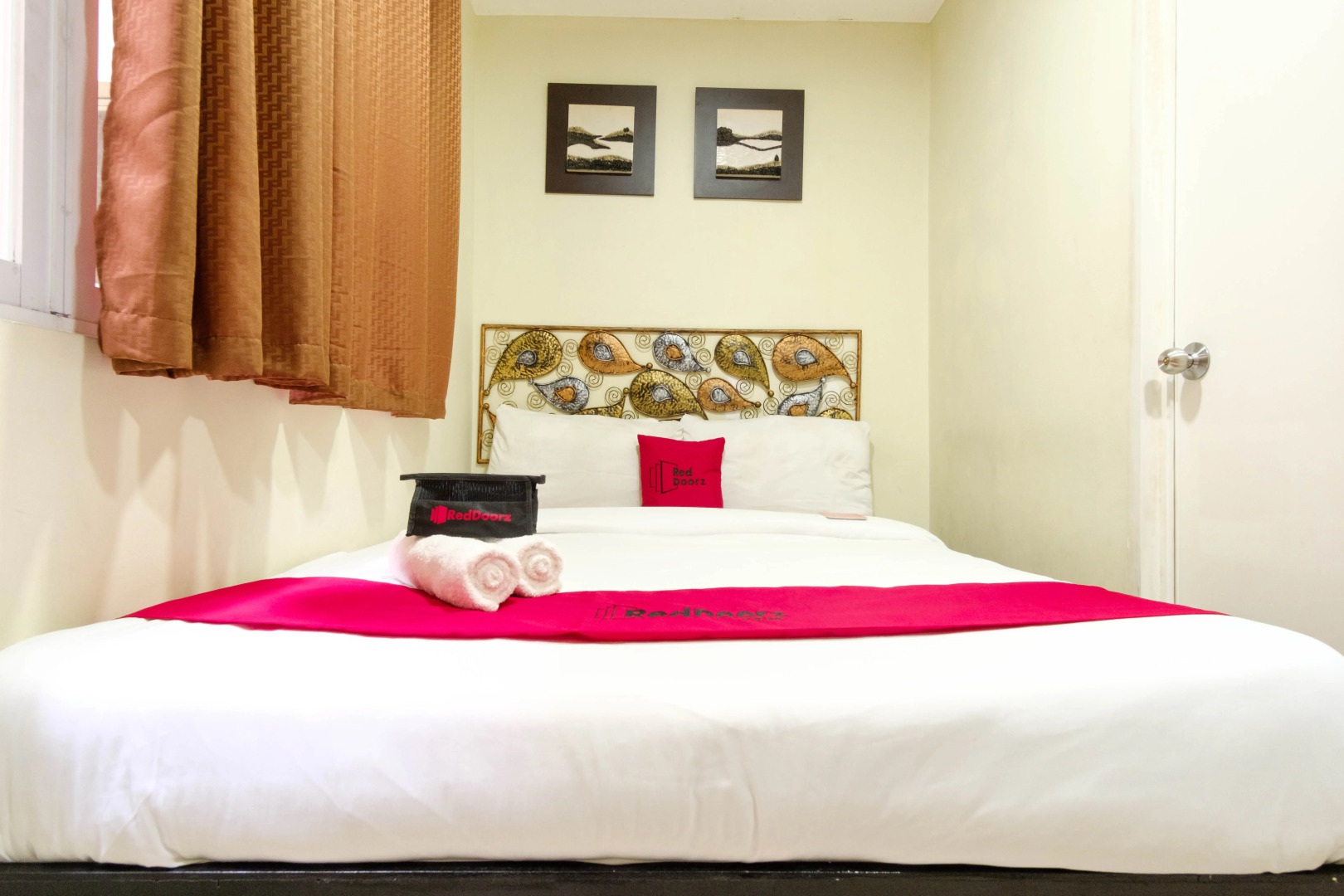 RedDoorz @ University Belt Manila