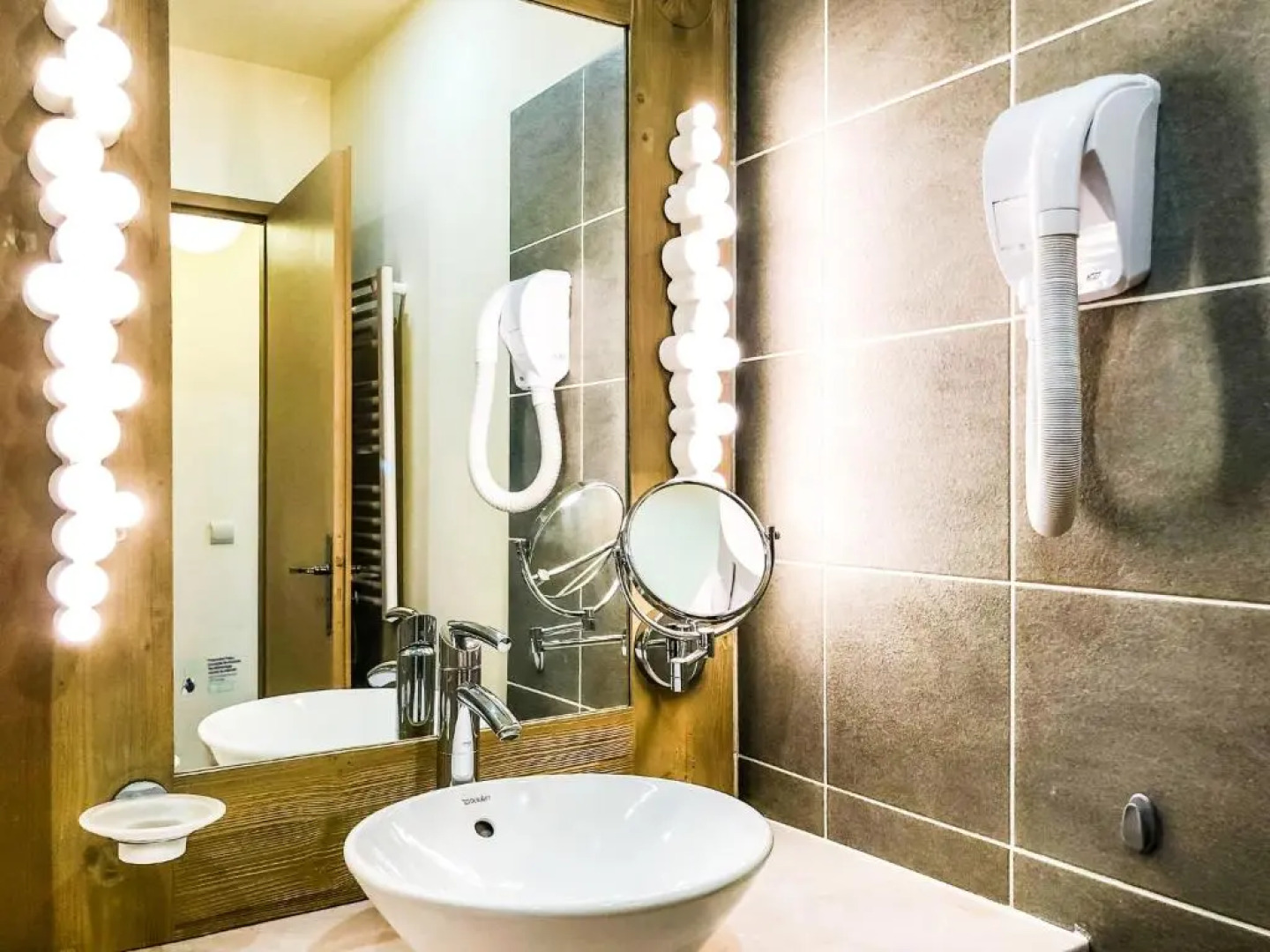 1-bed apartment in 5* Residence with mountain views, ski in, ski out