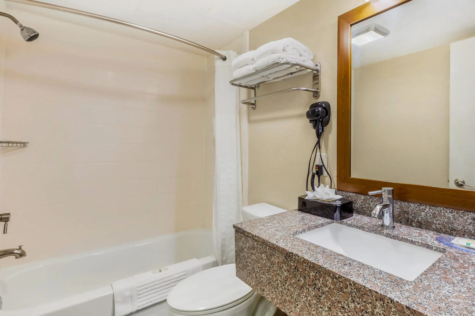 Quality Inn & Suites Spring Lake - Fayetteville near Fort Bragg