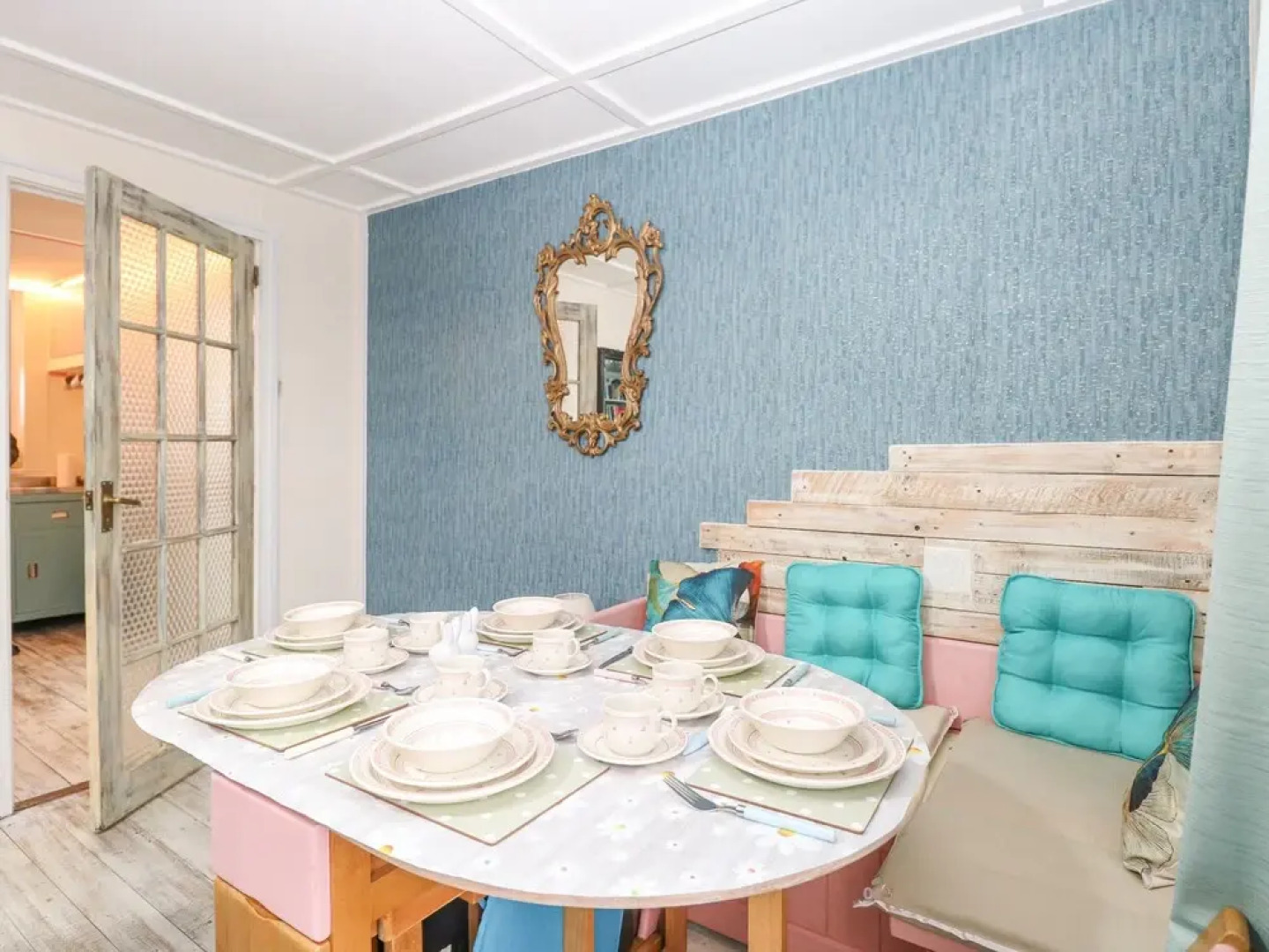 White Rabbit, Cross Lane