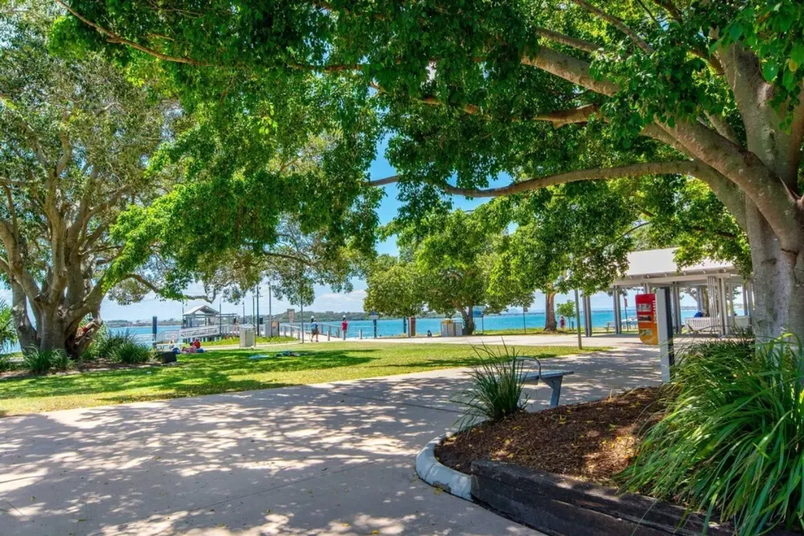 First floor unit close to shops, park and waterfront!