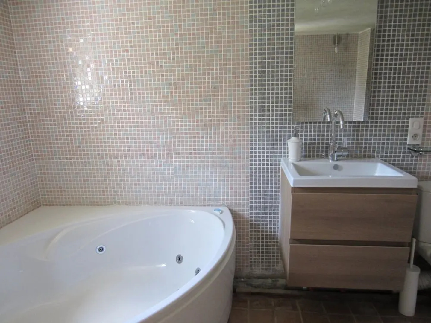 Atmospheric Villa in Pottery Town Salernes , Near Many Lovely Villages
