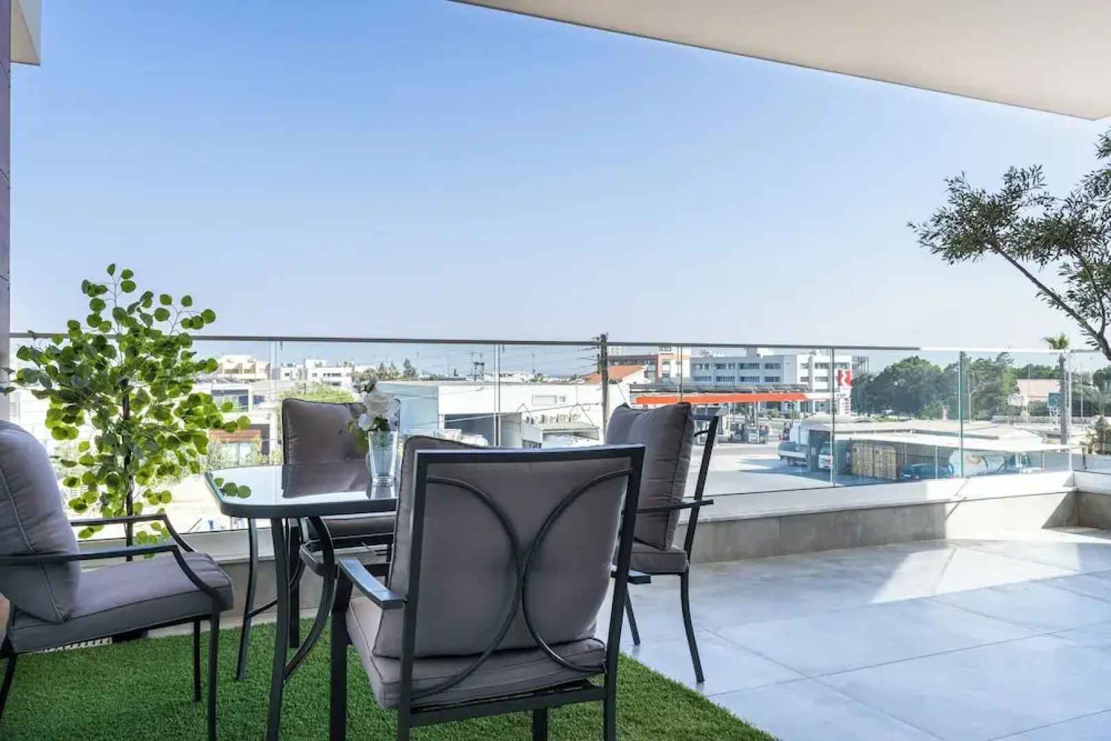 Doria 2-Bedroom Apartment & Balcony in Larnaca