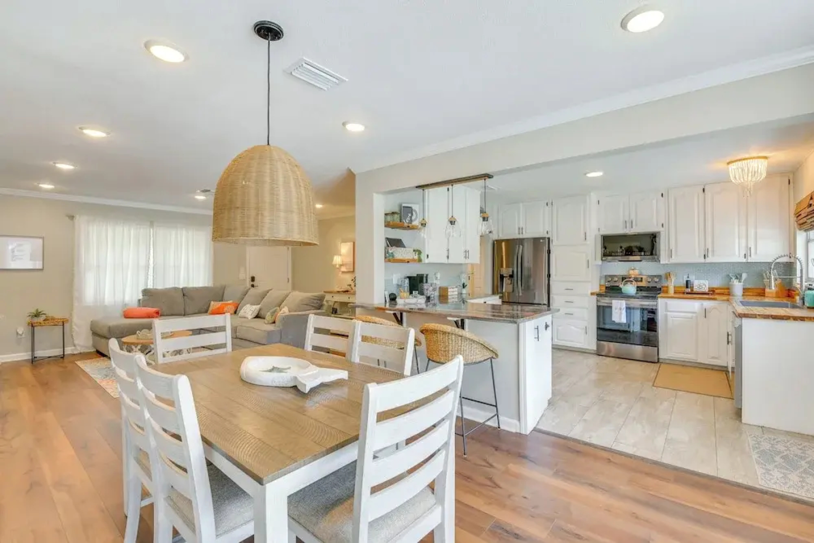 2 Mi to Shore: Modern Retreat in Fort Walton Beach
