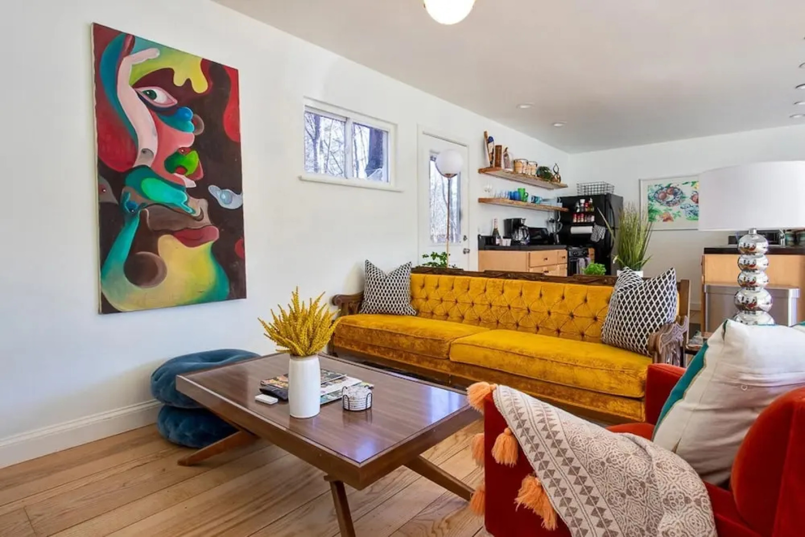 Mountain Retreat w hot tub Near Waterfalls