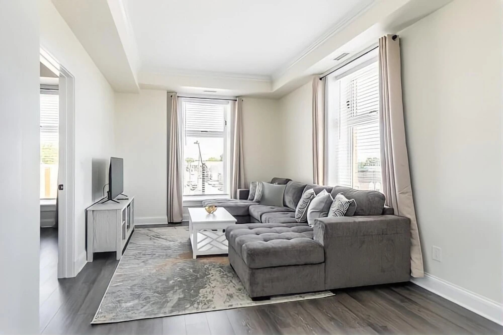 Rideau 2Br Signature Apartment Free Parking 2