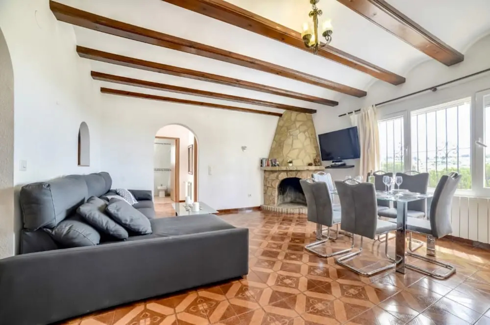 Villa - 6 Bedrooms with Pool - 105026