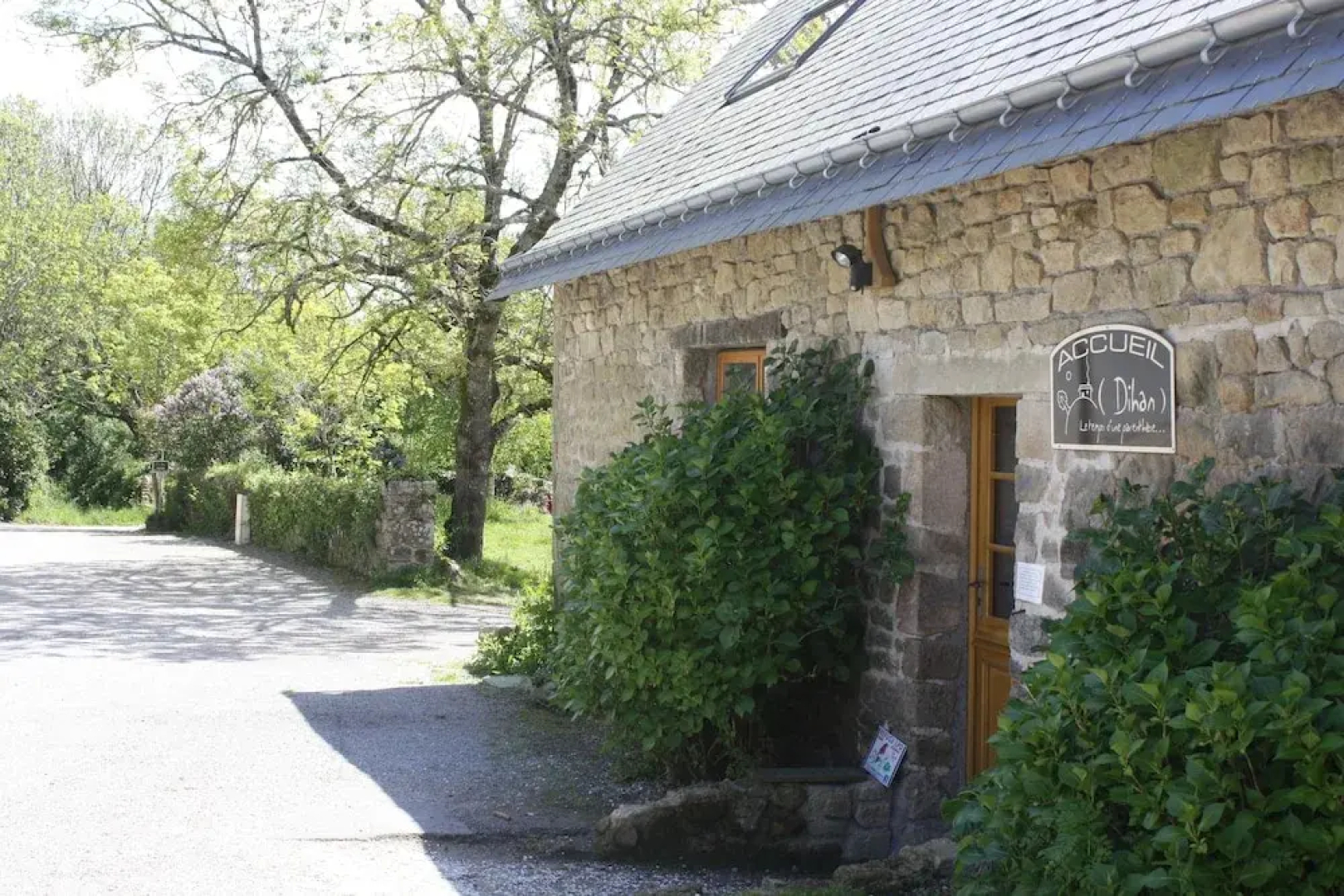 Comfortable Bungalow in Ploemel with Paid Sauna