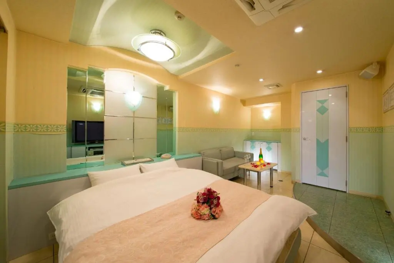 HOTEL THE i Adult only