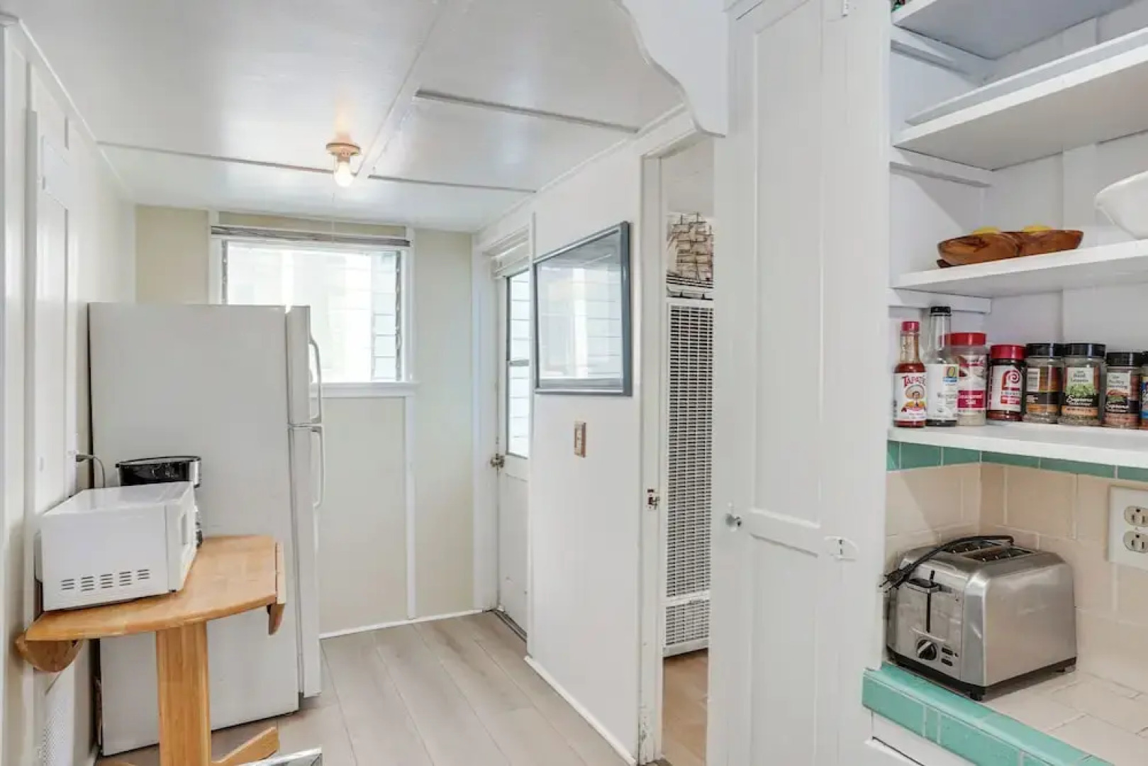 Quaint Avalon Cottage < Half-mi to Beaches!