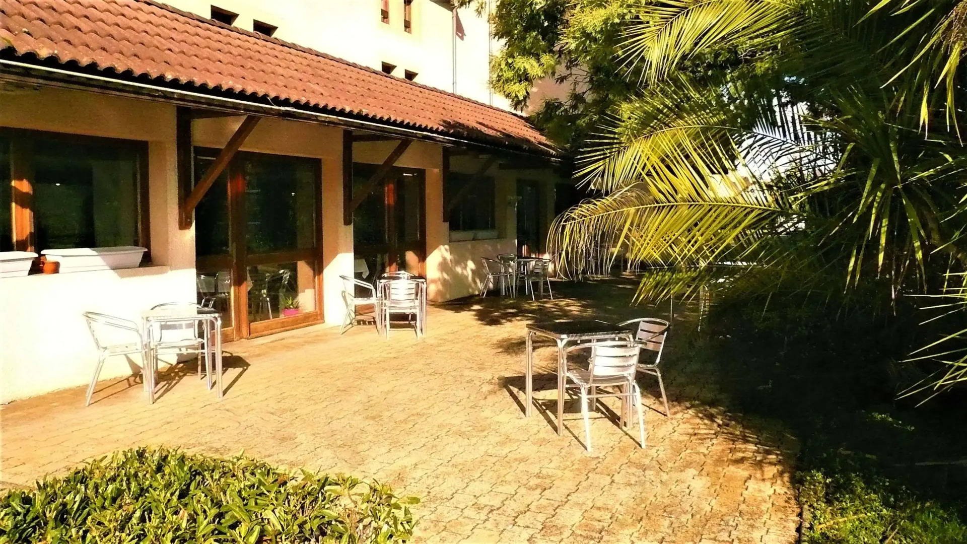 Brit Hotel Confort Pau Lons