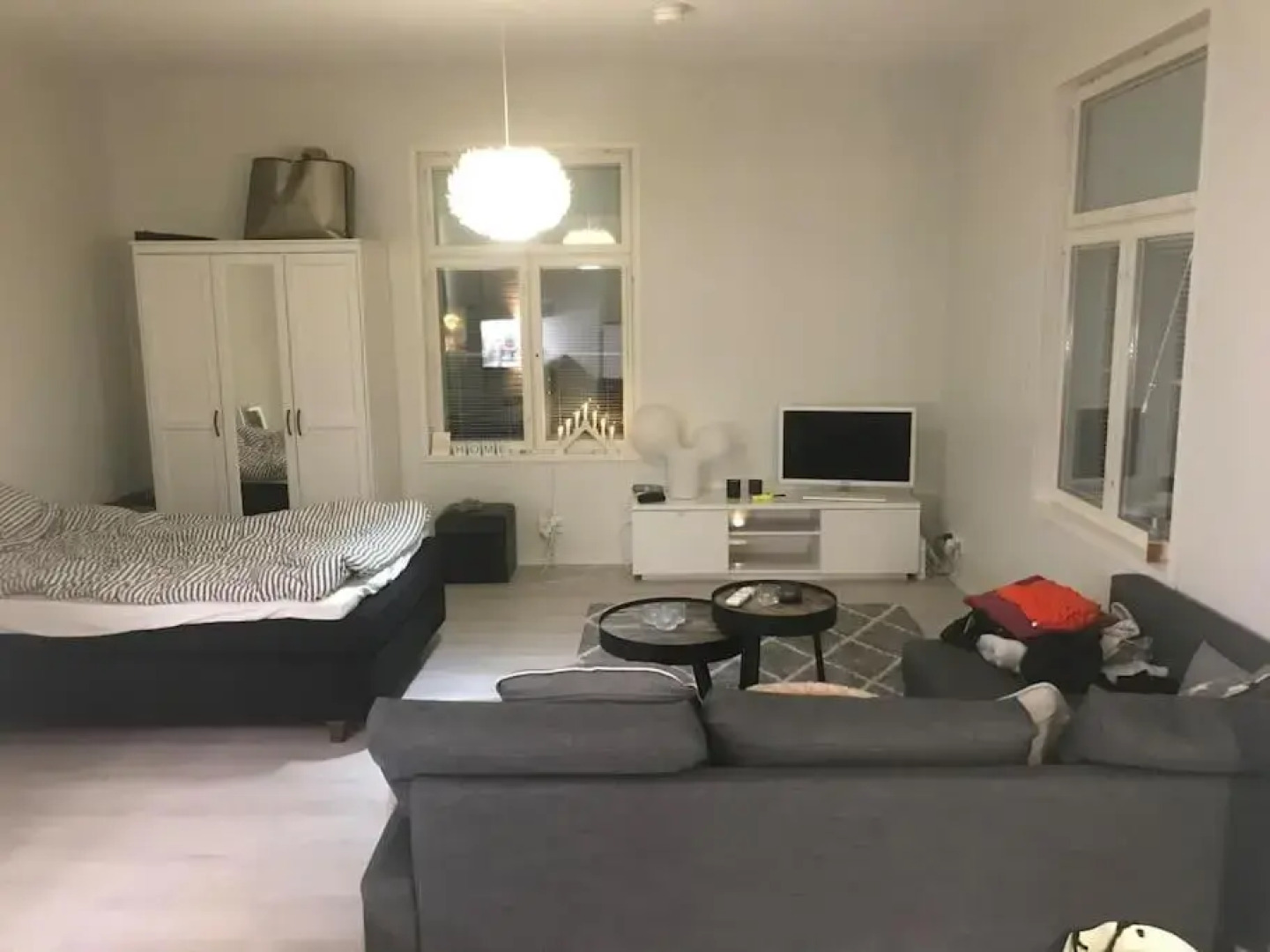 Valoisa avara yksiö loistavalla sijannilla