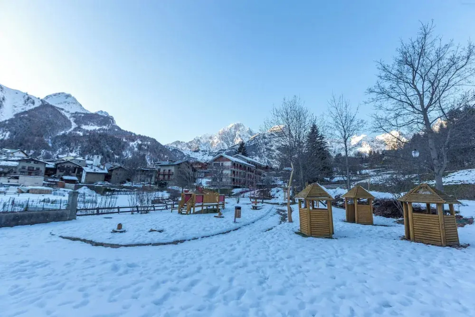 Welcoming 3BR Flat with parking in Verrand