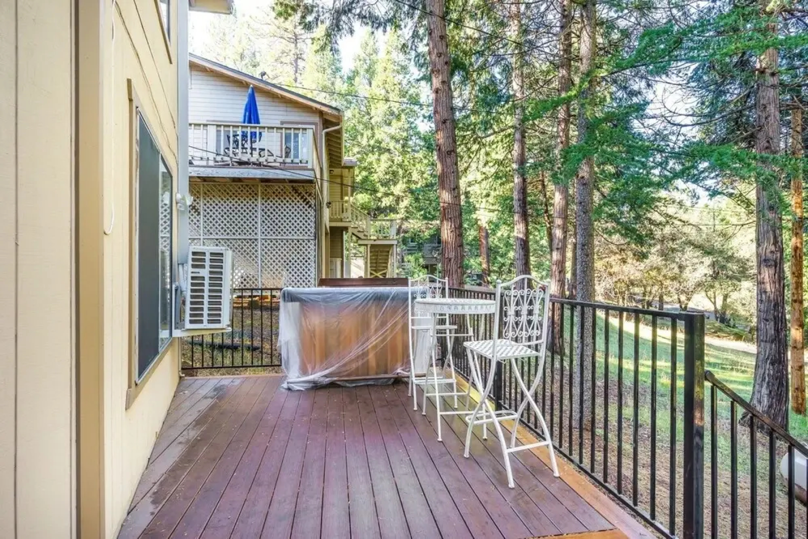 The Treetops - Beautiful Mountain Views Abound When You Stay at The Treetops by Yosemite Region Resorts