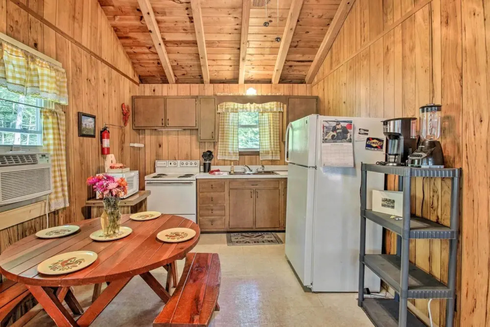 'the Birches' Raymond Getaway w/ Beach & Boat Dock