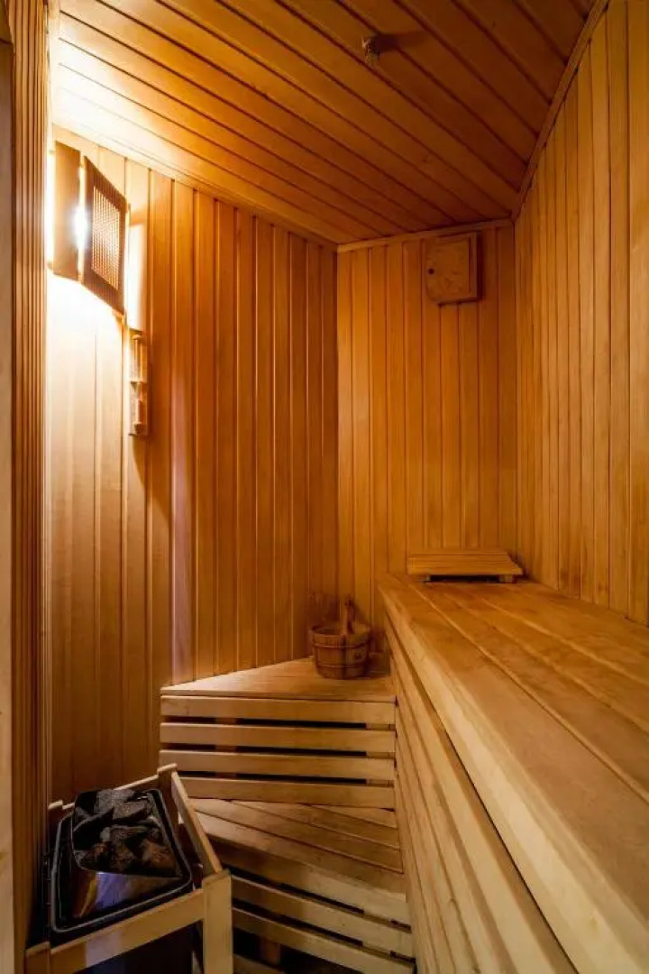 Large luxury 4-room apartment with a sauna, near the metro Levoberezhnaya