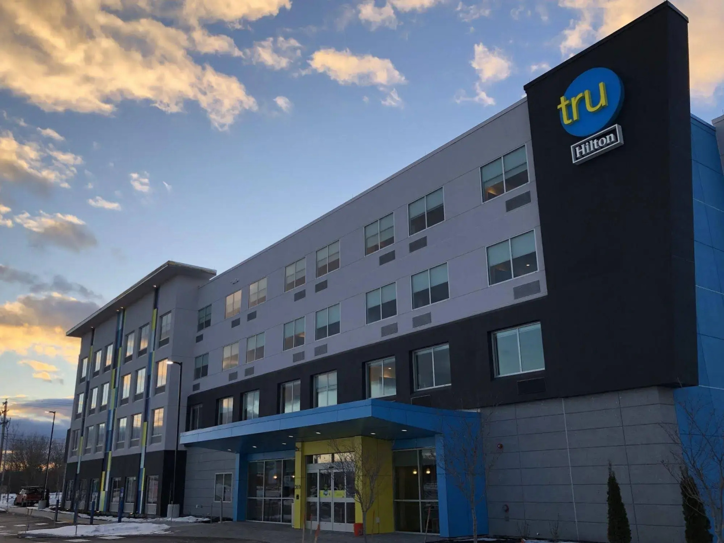 Tru by Hilton Portland Airport Area