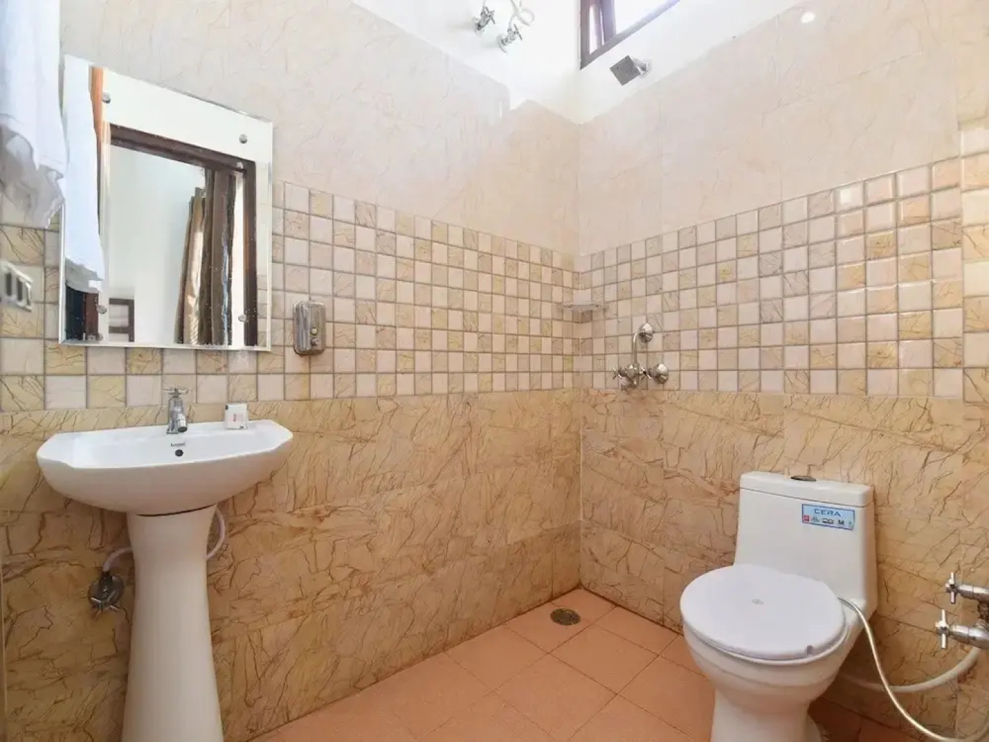 Hotel Paradise By OYO Rooms