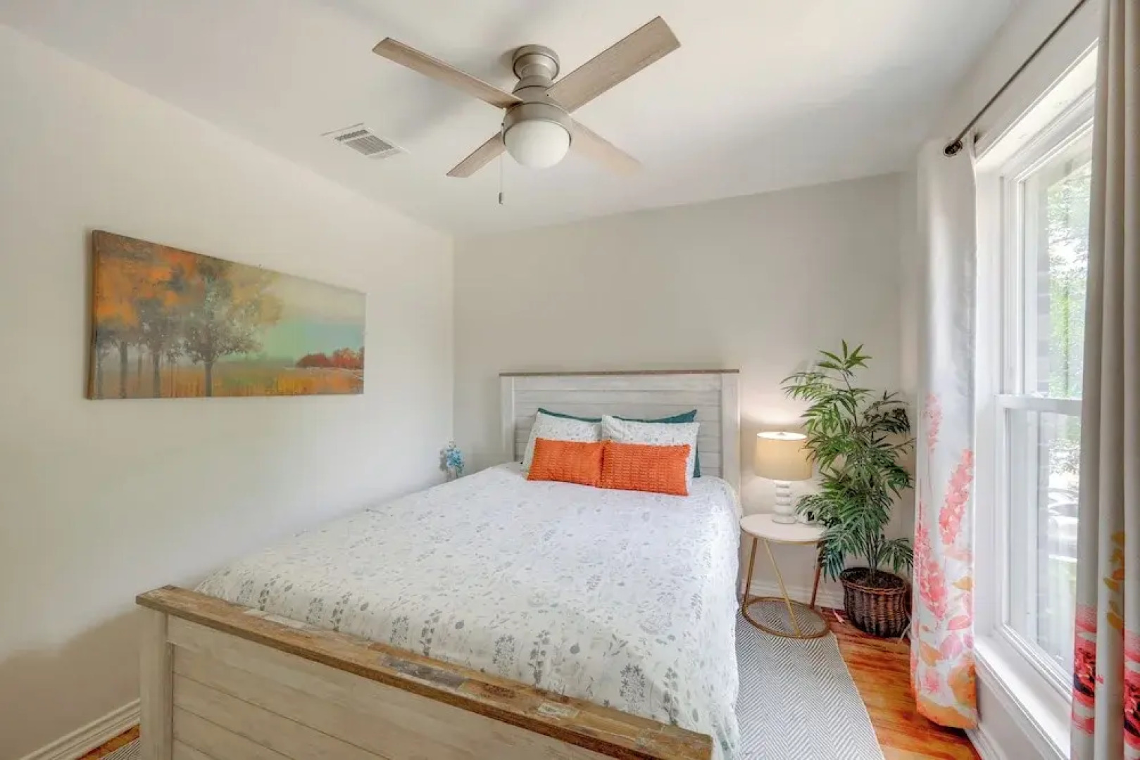 Hot Tub & Game Room: Spacious Live Oak Home!