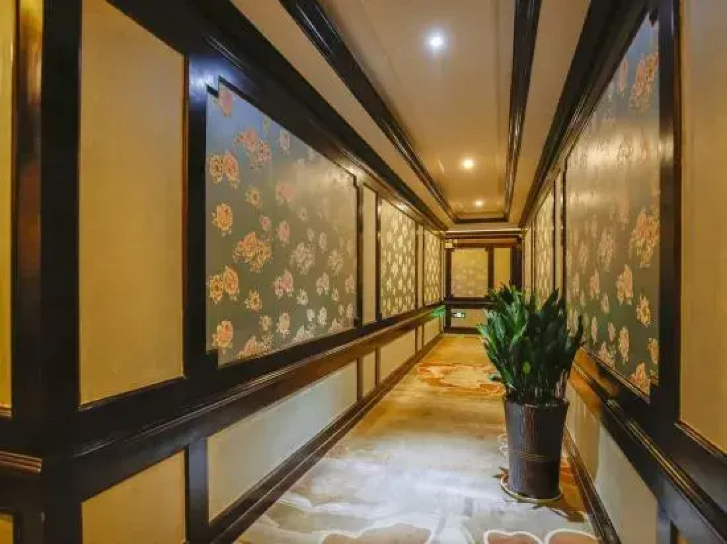 Meishan Yichuan Earl Hotel (Meishan East Railway Station Wanda Plaza)