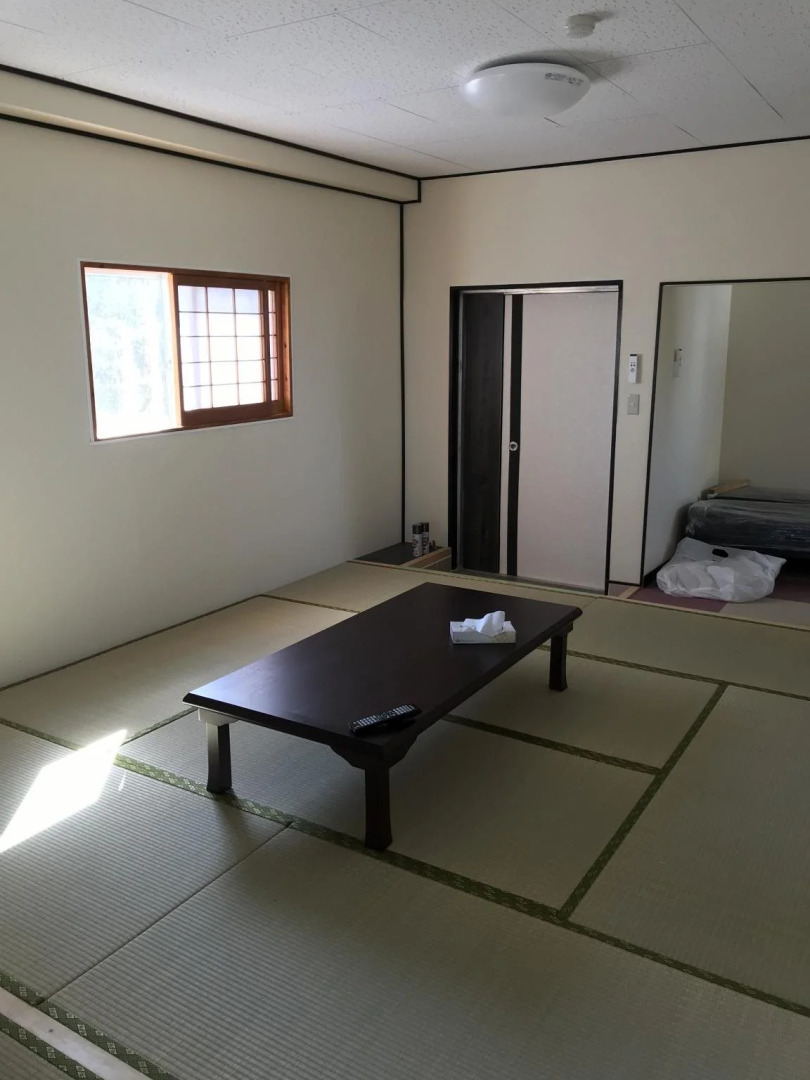 Pension Crystal Inn Onna