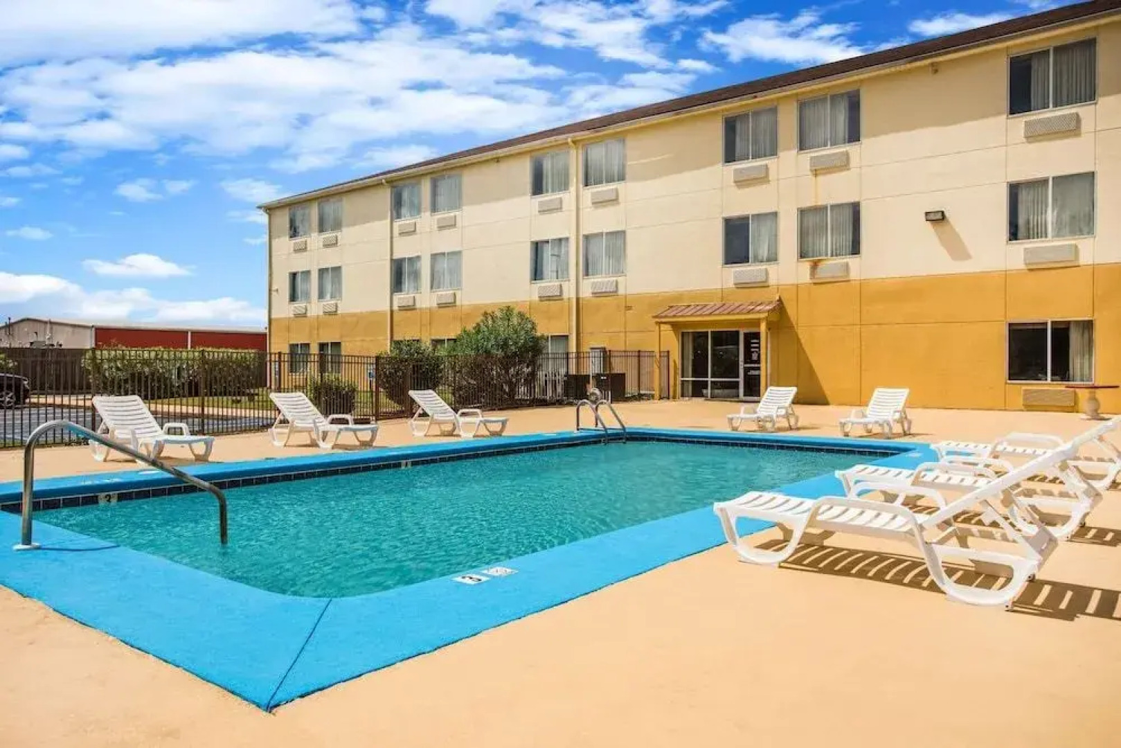 Days Inn & Suites by Wyndham Foley