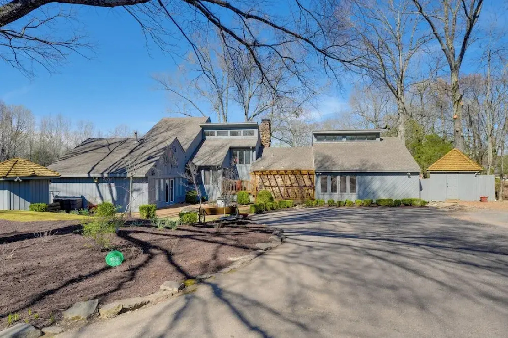 Stunning Southaven Estate: Pool & Spacious Deck!