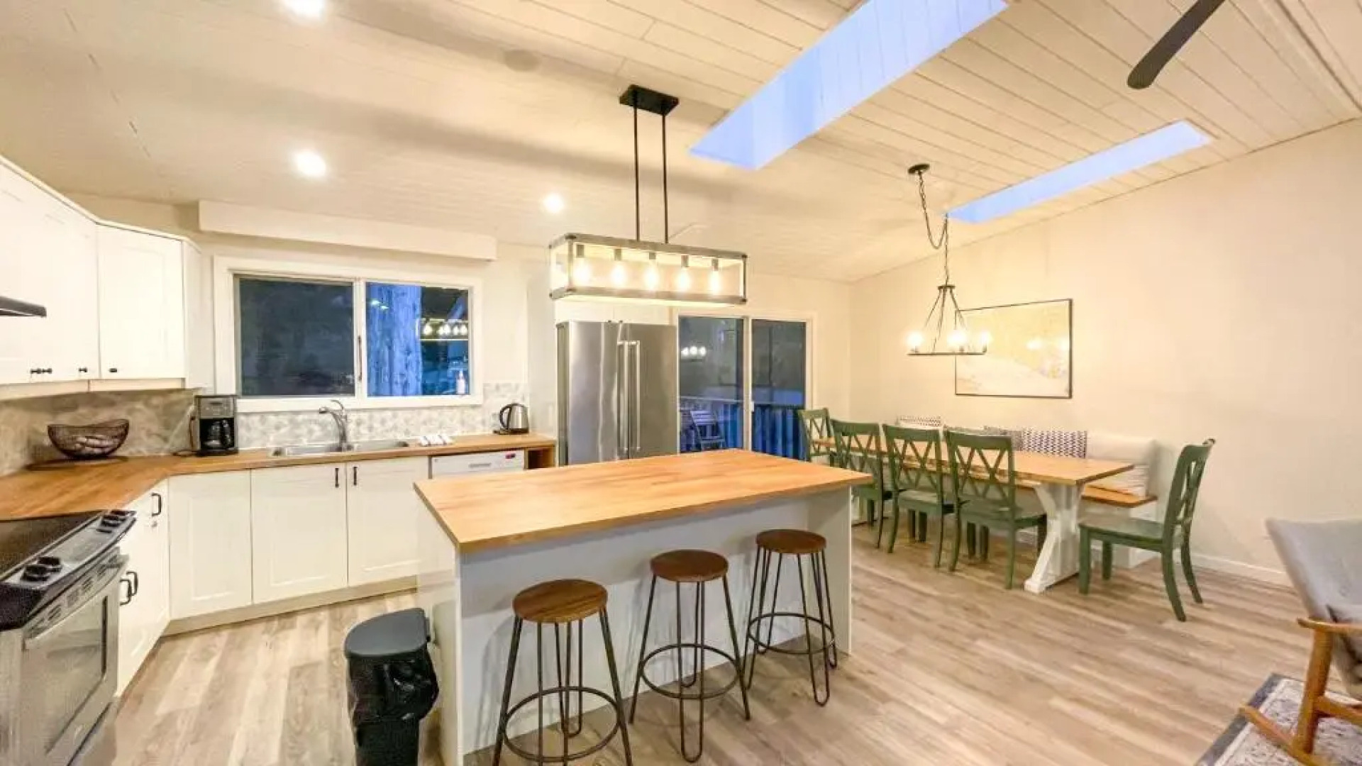 Cedar Creek Cottage 3BR - Welcome to your Oasis Steps from the Beach