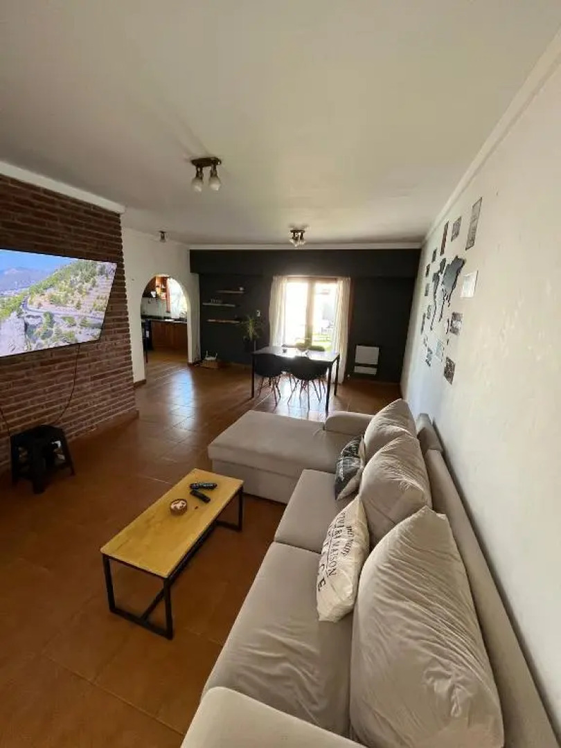 Casa con pileta cochera y quincho 1300m de la playa