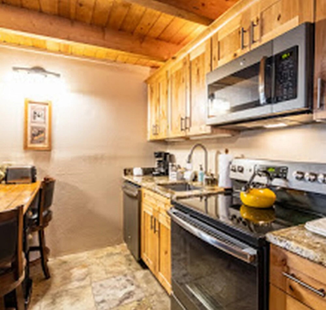 Treehouse #305, Building D by Summit County Mountain Retreats