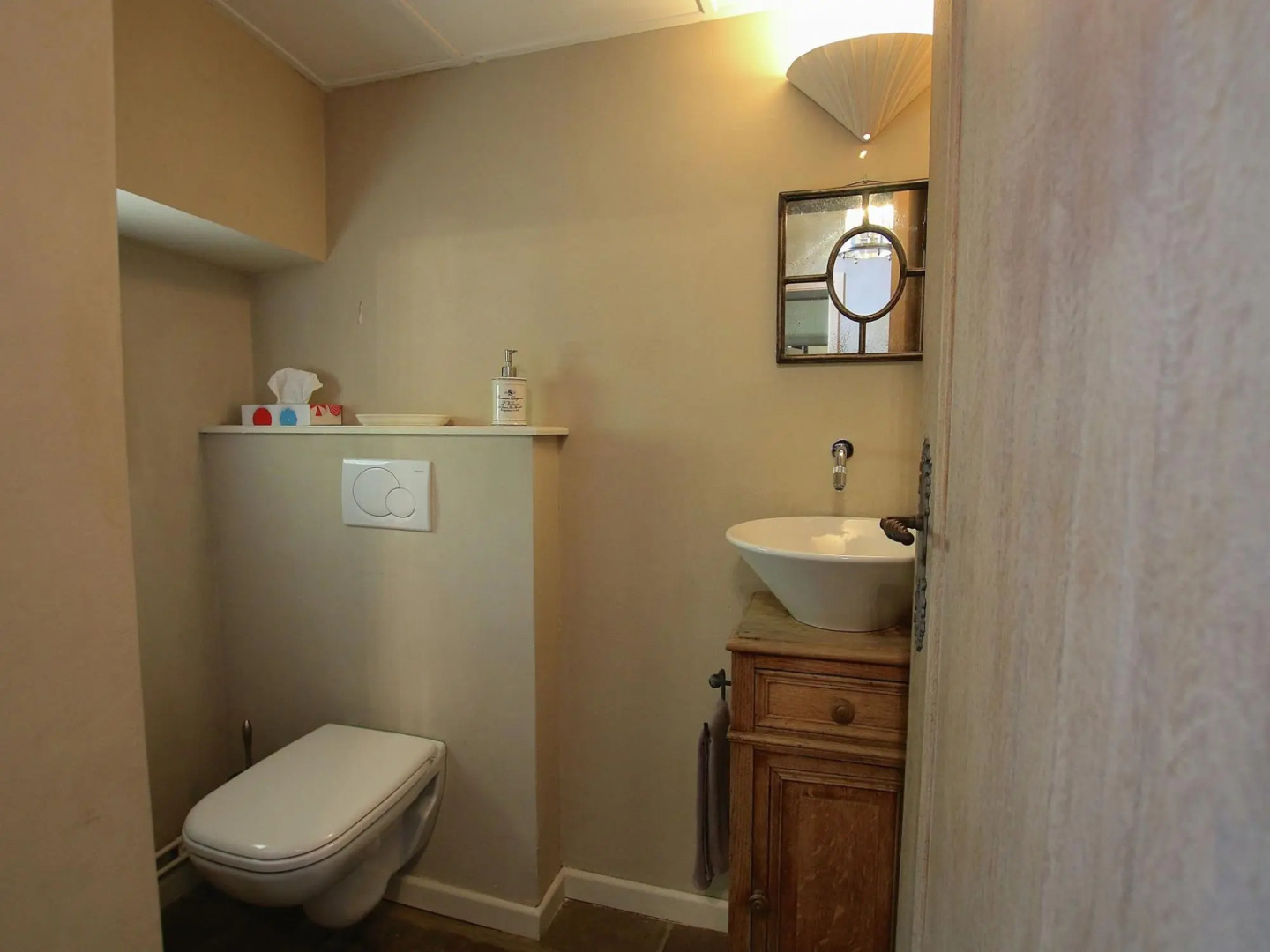 Unique Holiday Home in Virton With Jacuzzi