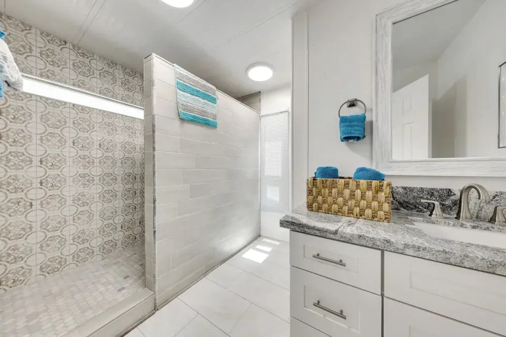 Colorado River Views: Waterfront Bullhead Home