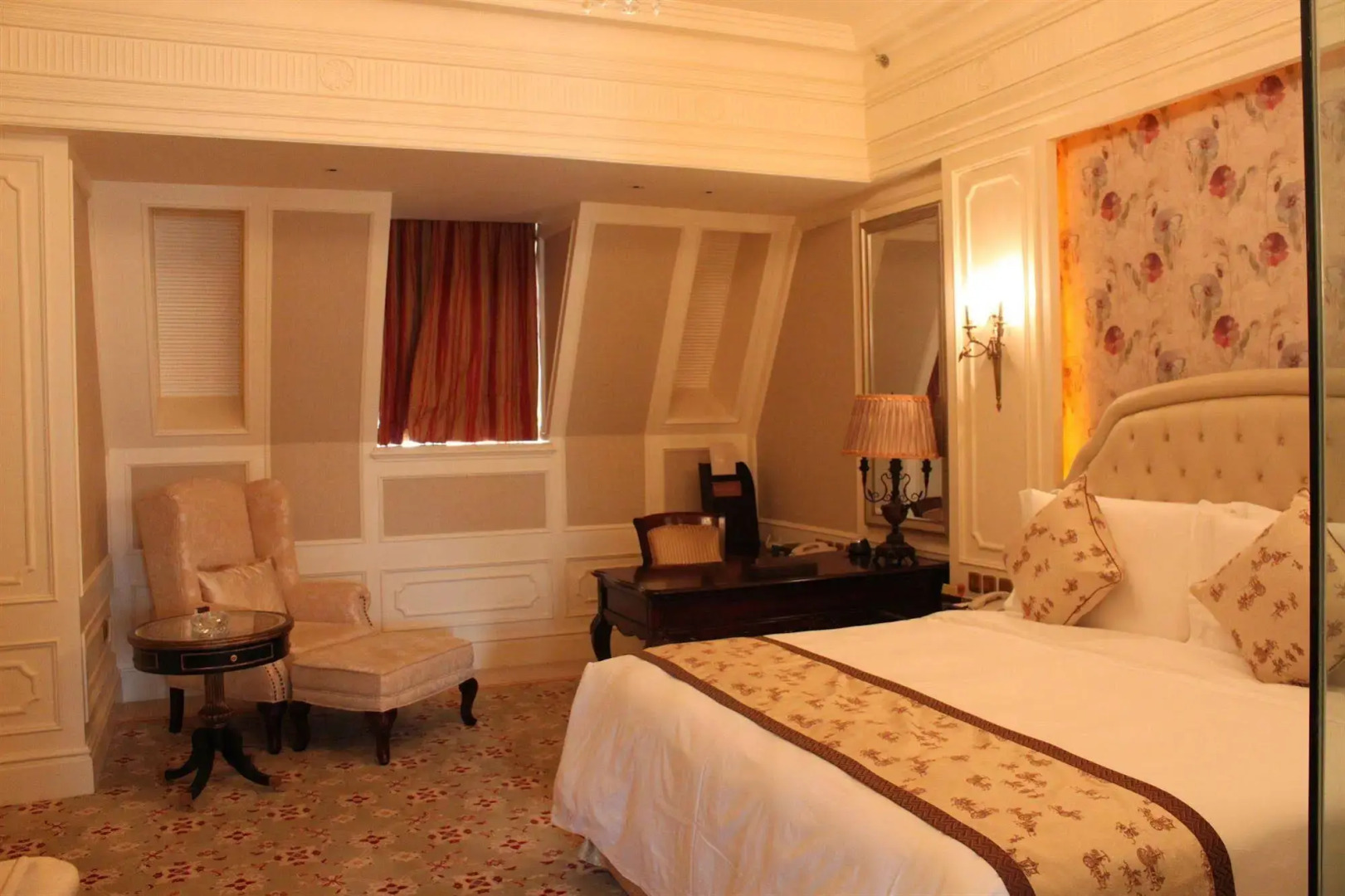 Dragon Lake Princess Hotel