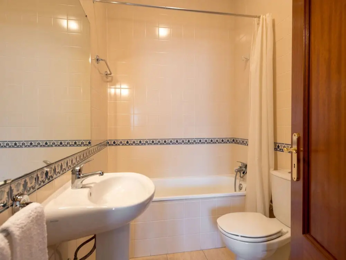 Holiday Home on Estate With Vineyards, Olive Groves and Swimming Pool