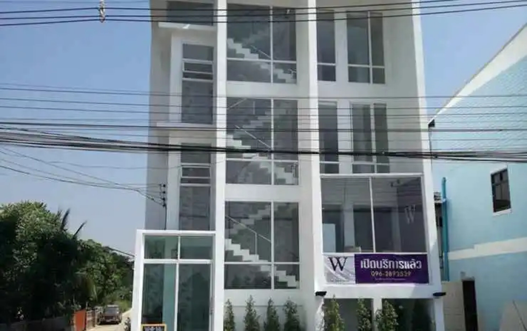 White Ville Apartment