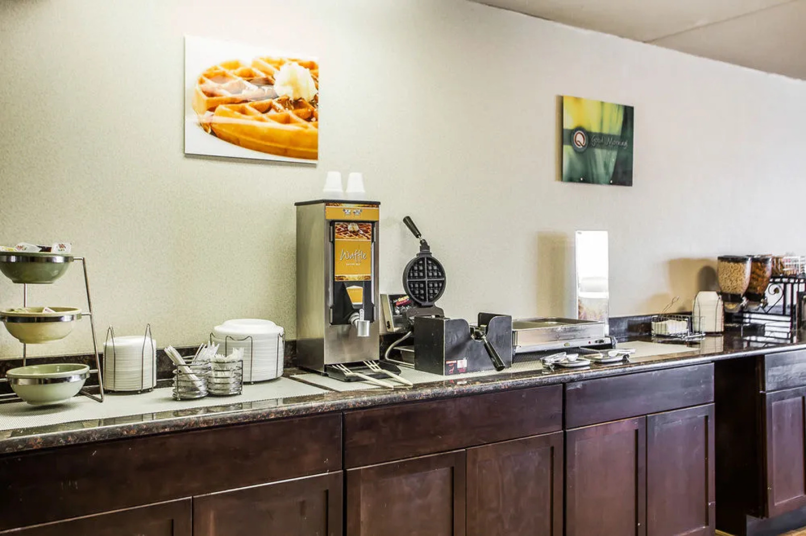 Quality Inn & Suites Outlet Village